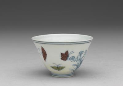 图片[2]-Cup with flowers and butterflies in doucai painted enamels, Ming dynasty, Chenghua reign, 1465-1487-China Archive